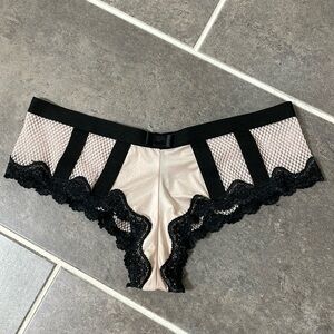 Victoria’s Secret 2015 Cheeky Panty size Medium